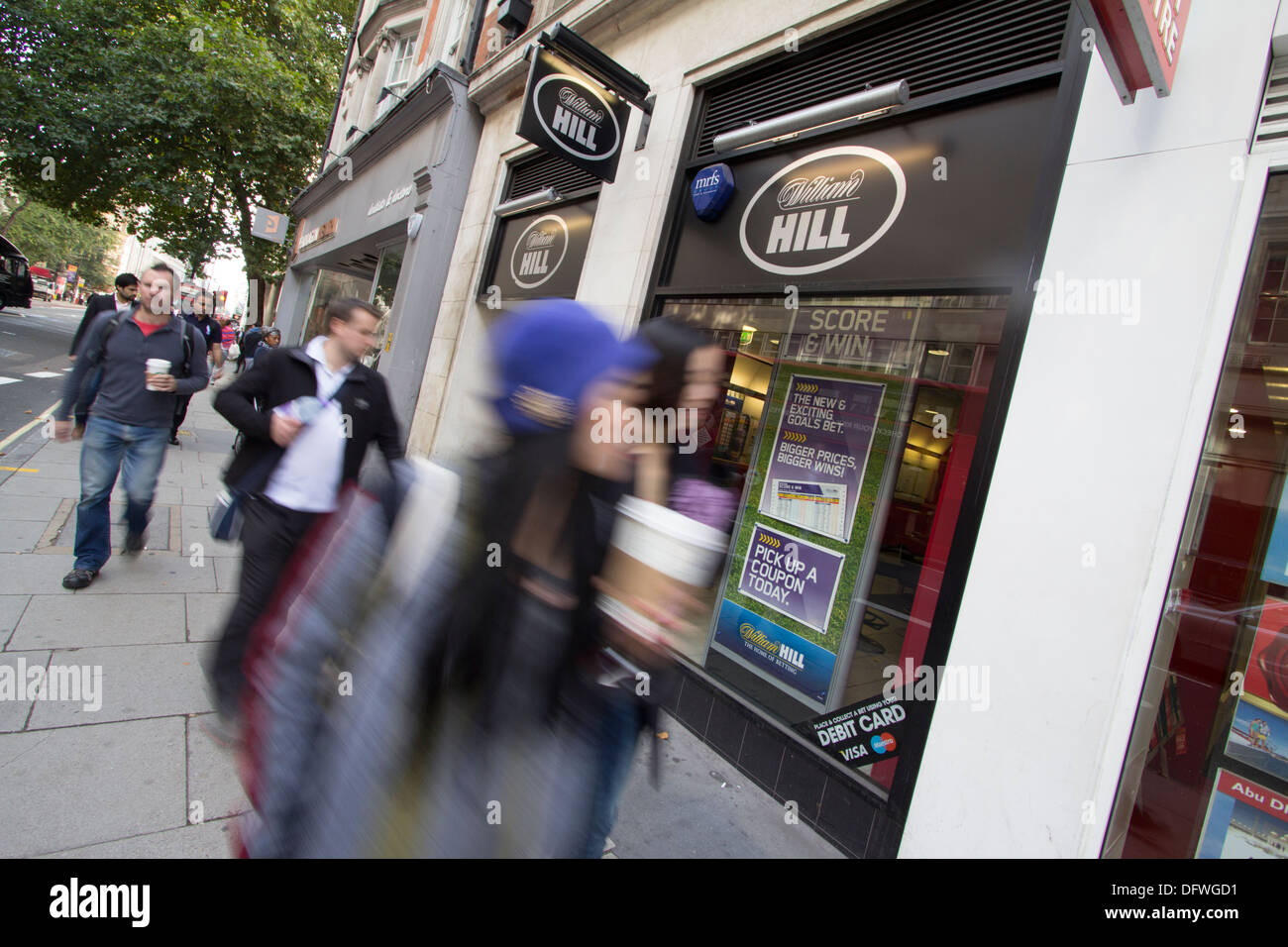 William Hill BET Shop extérieur à Londres, Royaume-Uni - partie de l'un des plus grands bookmakers du Royaume-Uni, offrant des services de Paris sportifs, de jeux et de jeux d'argent en ligne dans la rue principale. Banque D'Images