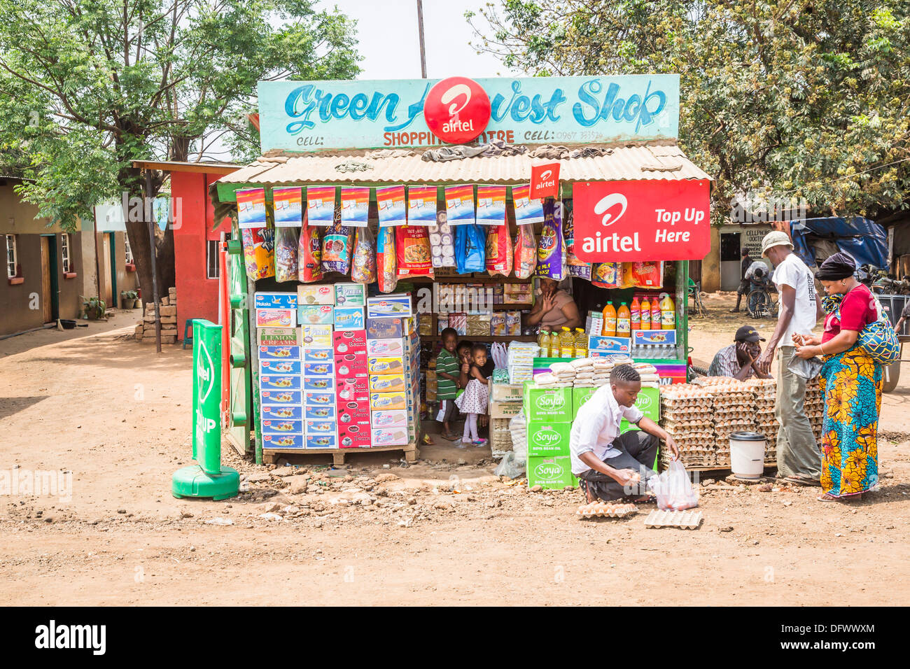 Magasin général de l'Afrique, une cabane en bordure de la boutique, dans la région de Maramba Marché, Livingstone, Zambie Banque D'Images