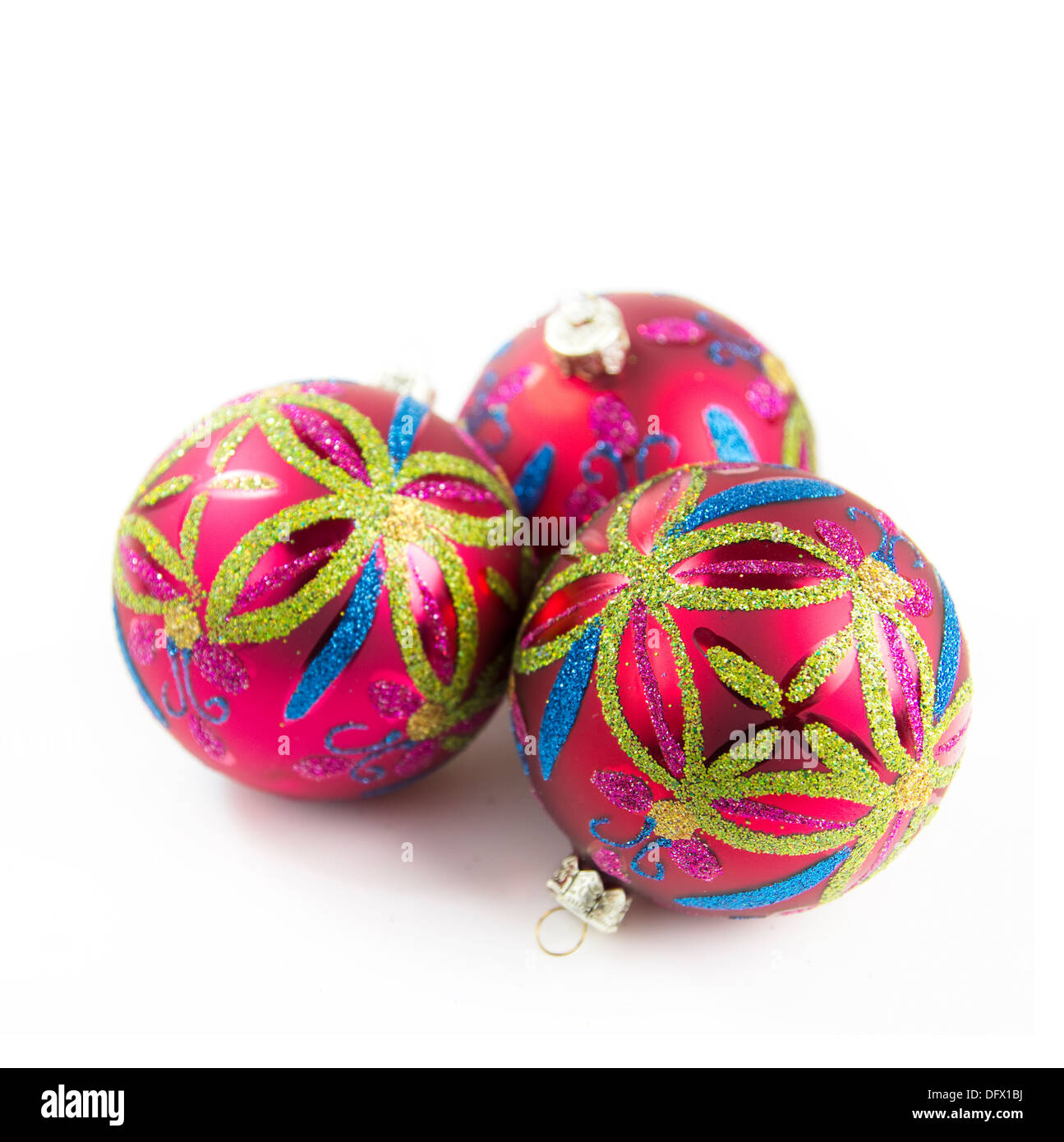 Trois boules de Noël sur fond blanc Banque D'Images