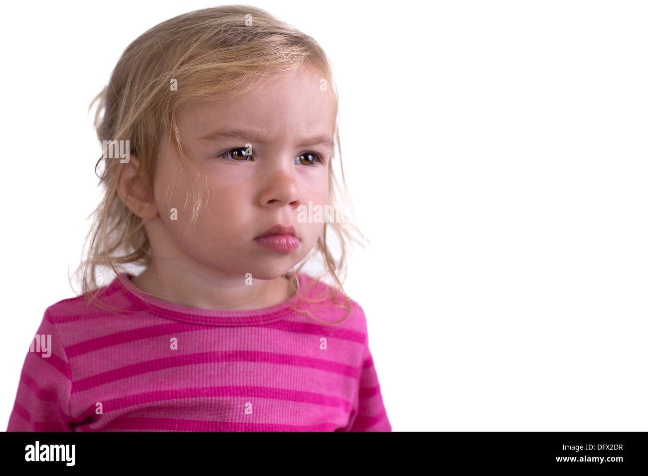 Portrait d'un enfant en regardant malheureusement Banque D'Images