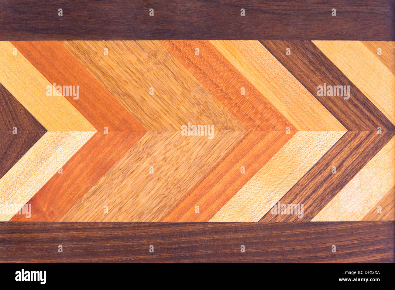 Planche à découper en bois fond multicolore Banque D'Images
