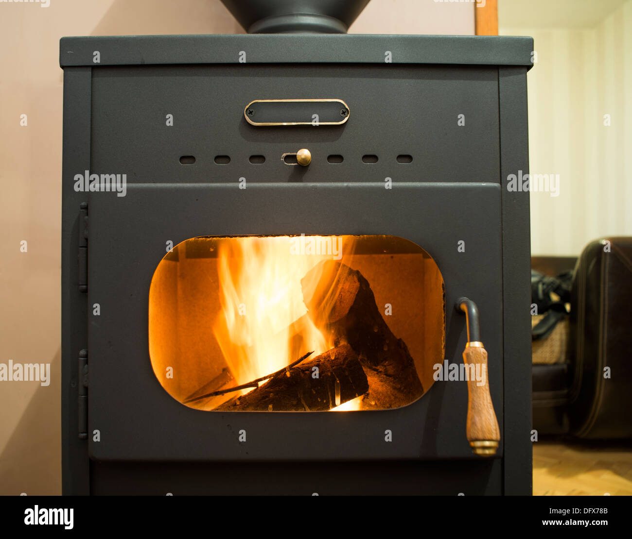 Poêle à bois et le chauffage au bois à l'intérieur Banque D'Images