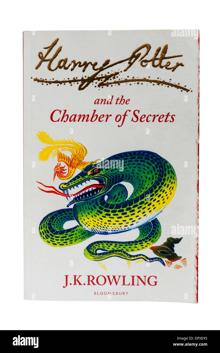 Un livre pour enfants de J.K.Rowling appelle Harry Potter et la Chambre des Secrets sur un fond blanc Banque D'Images