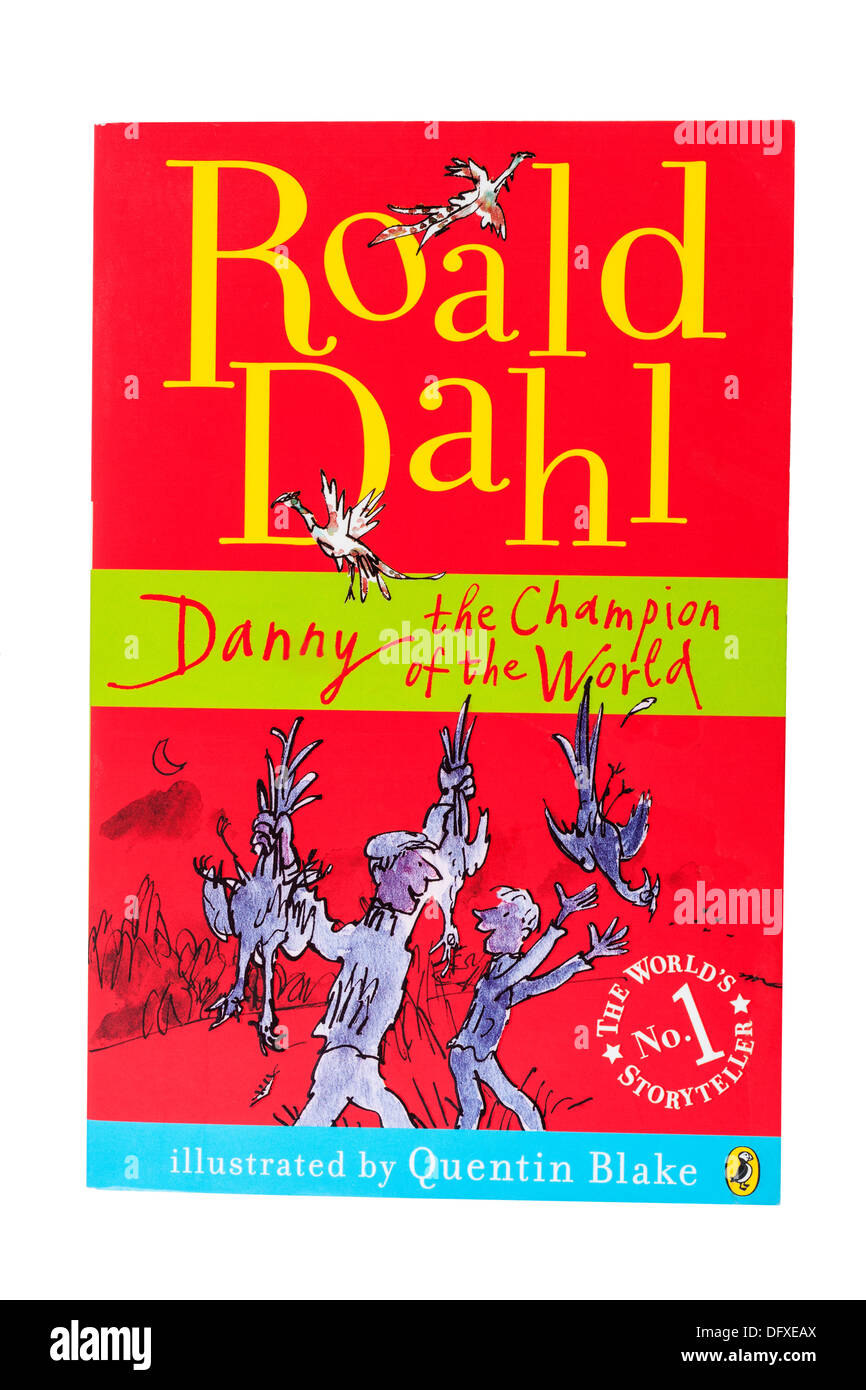 Un livre pour enfants de Roald Dahl appelé Danny le champion du monde sur un fond blanc Banque D'Images