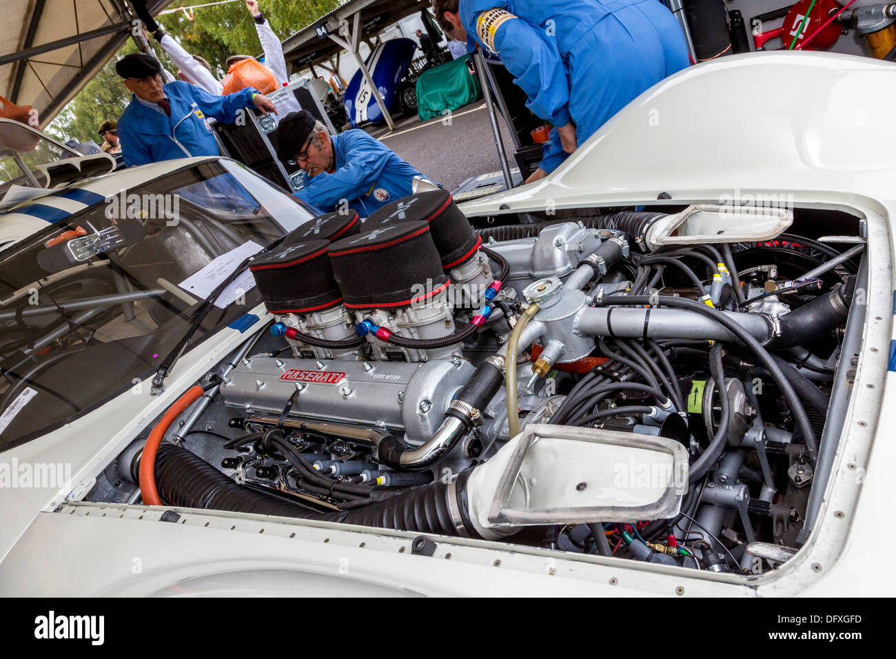 1962 Maserati Tipo 151 moteur 4 litres en cours de préparation dans le paddock au Goodwood Festival of Speed 2013, Sussex, UK. Banque D'Images