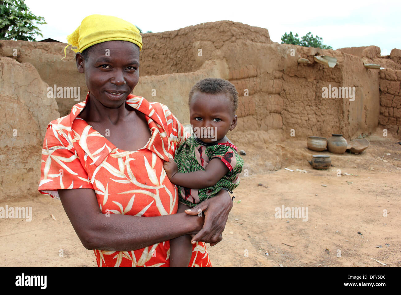 La mère et l'enfant de l'Ethnie Lobi du Ghana et du Burkina Faso Banque D'Images