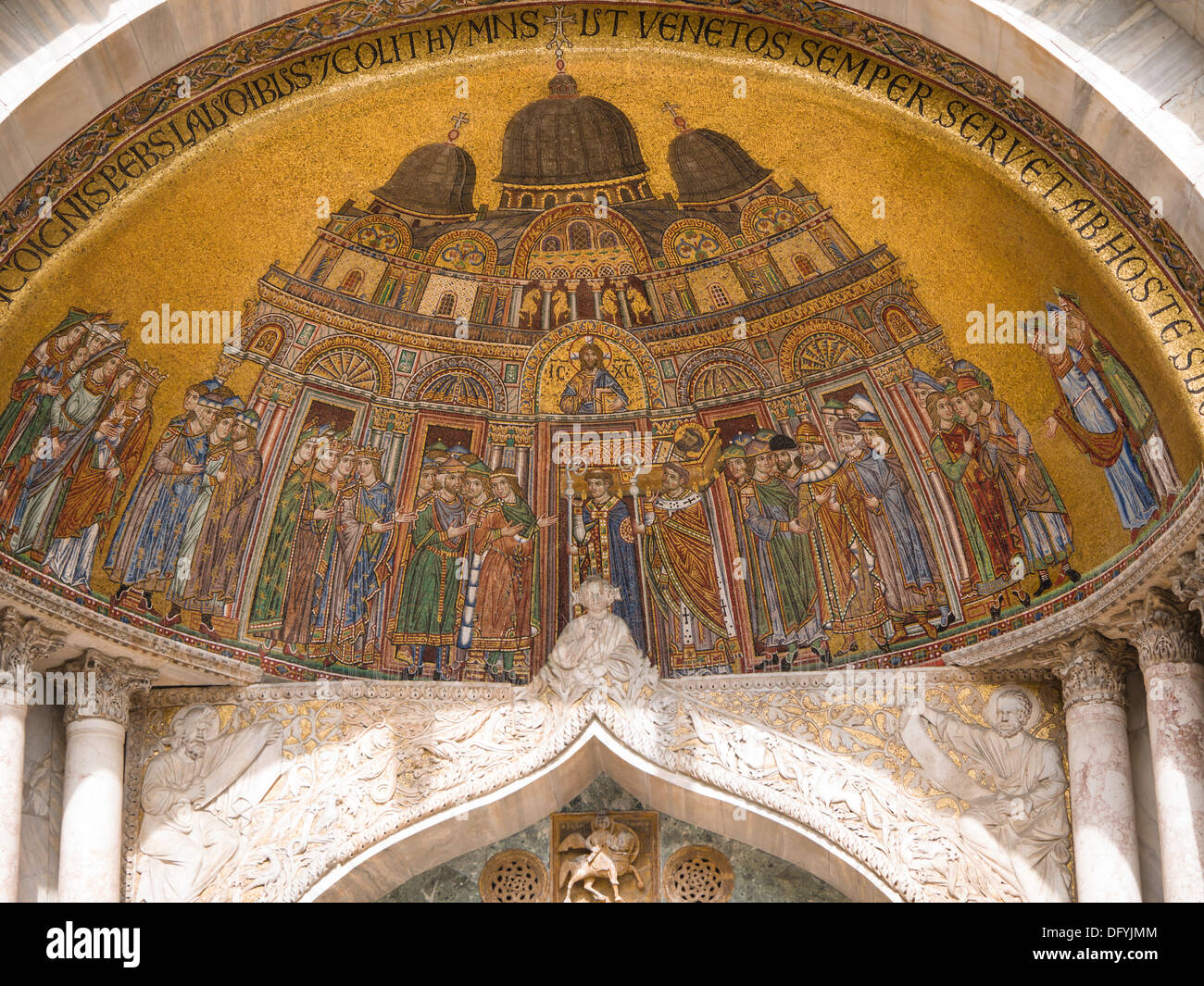 Mosaïques de la façade de la cathédrale à Venise - basilique San Marco - représentant des scènes de la bible Banque D'Images