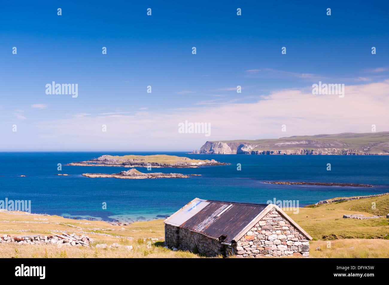 Highland croft avec sea cliff view près de cape wrath Banque D'Images