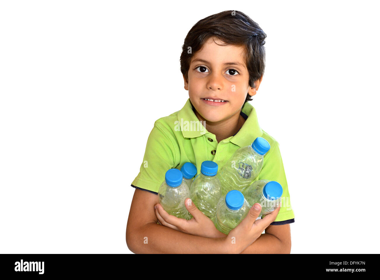 Boy holding pour le recyclage des bouteilles en plastique Banque D'Images