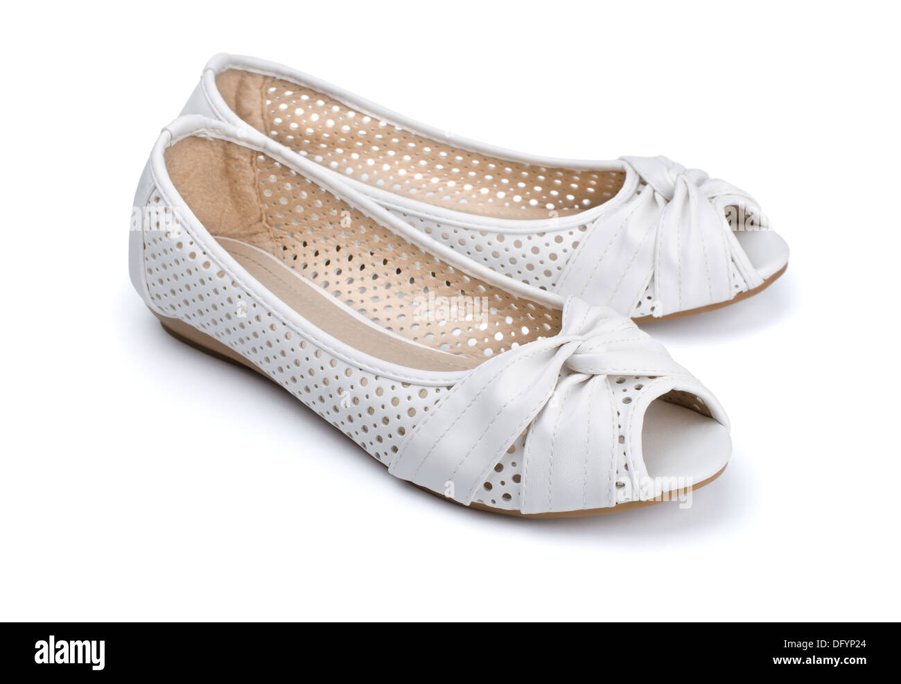 Paire de chaussures en cuir blanc d'été womens isolated on white Banque D'Images