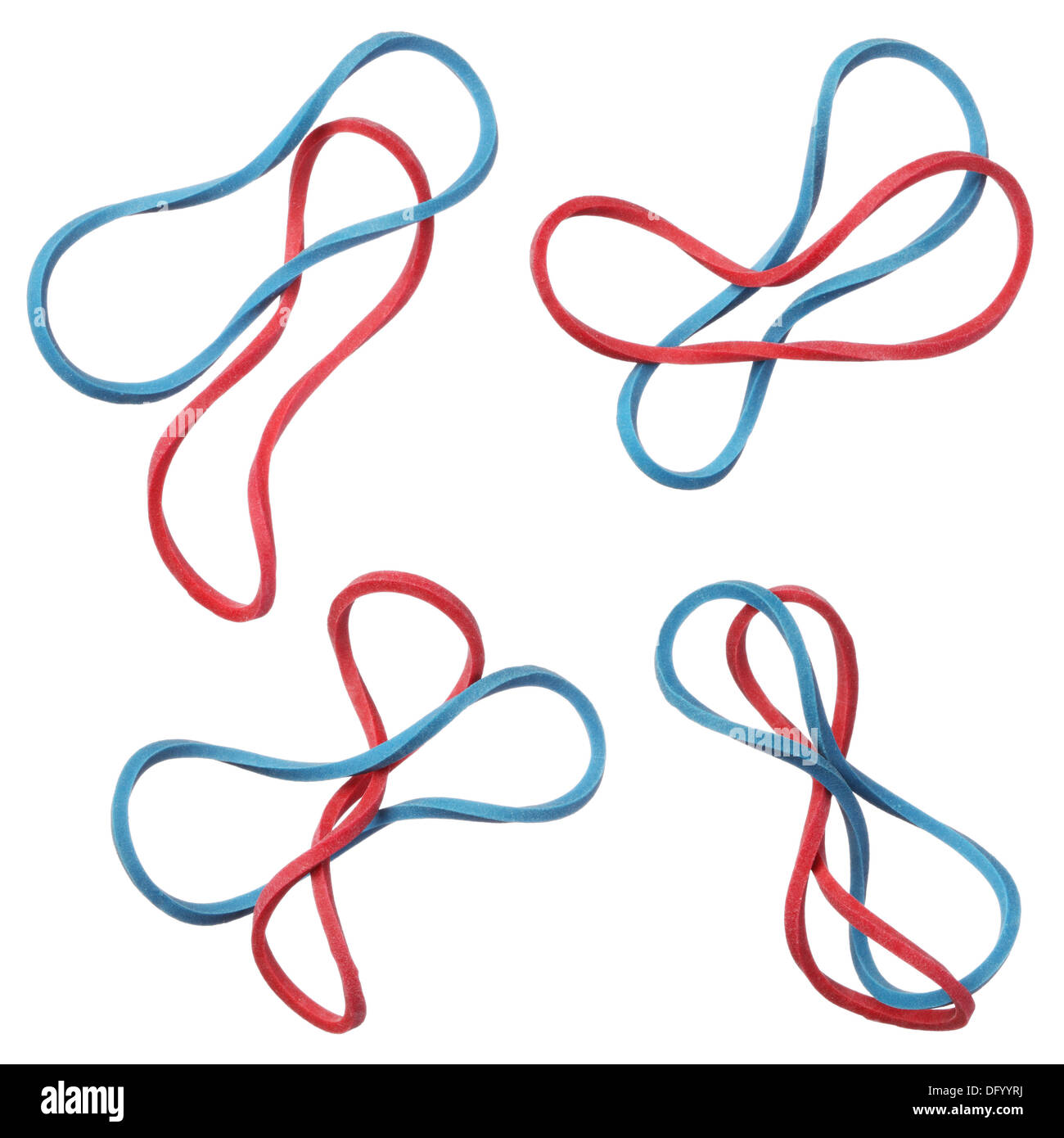 Le rouge et le bleu des bandes en caoutchouc élastique isolé sur fond blanc Banque D'Images