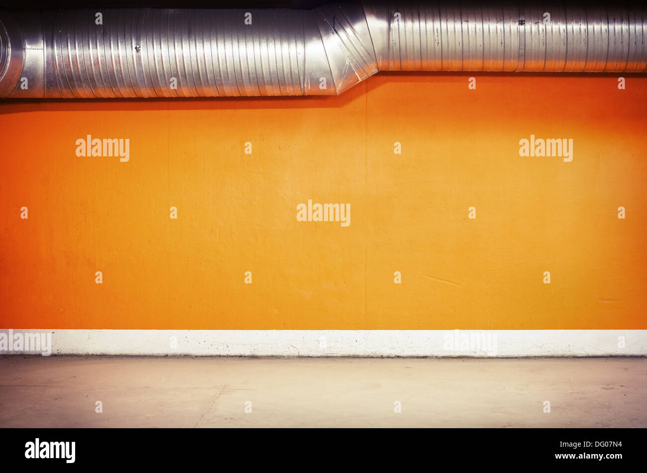 Parking vide mur, sol et plafond. Banque D'Images