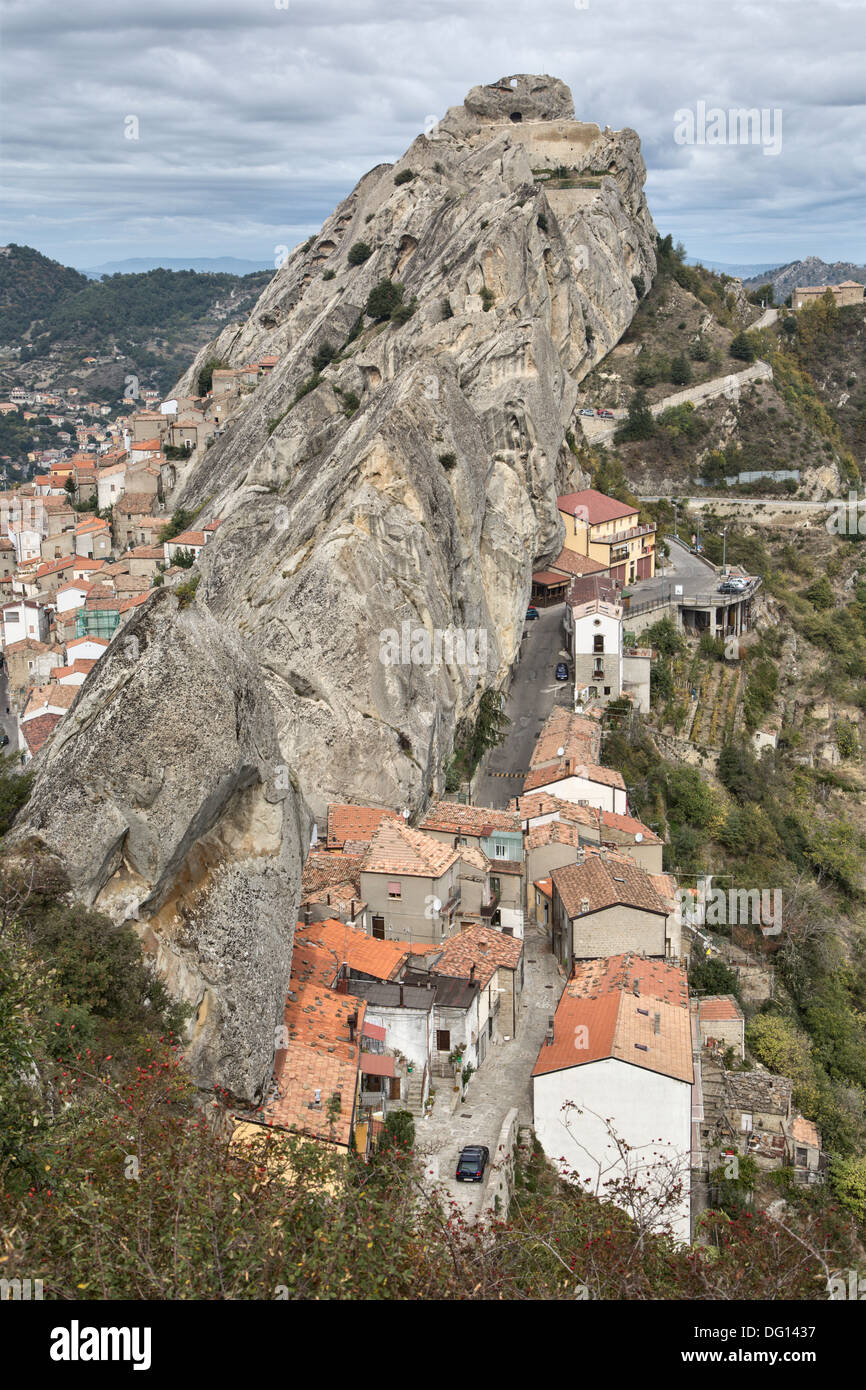 Pietrapertosa, une colline dans le village Dolomiti Lucane, Basilicate, Italie Banque D'Images