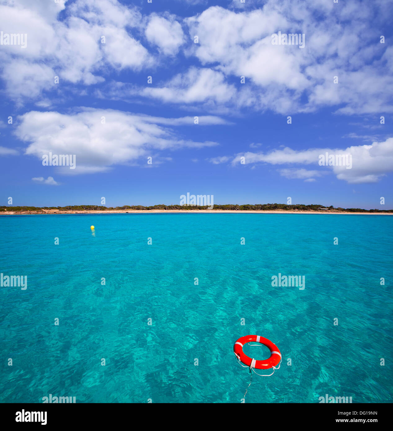 Formentera Illetes Illetas avec Bouée ronde vue de mer à Iles Baléares Banque D'Images