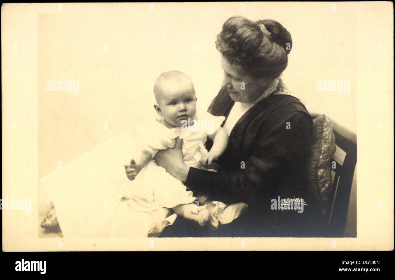 Kaiser Wilhelm II Ak, Prinz August Wilhelm, Viktoria Luise ; Banque D'Images