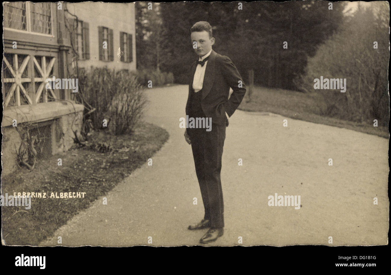 Kaiser Wilhelm II Ak, mit seinen Söhnen, Kronprinz 6 Totenkopfhusar la SLA ; Banque D'Images