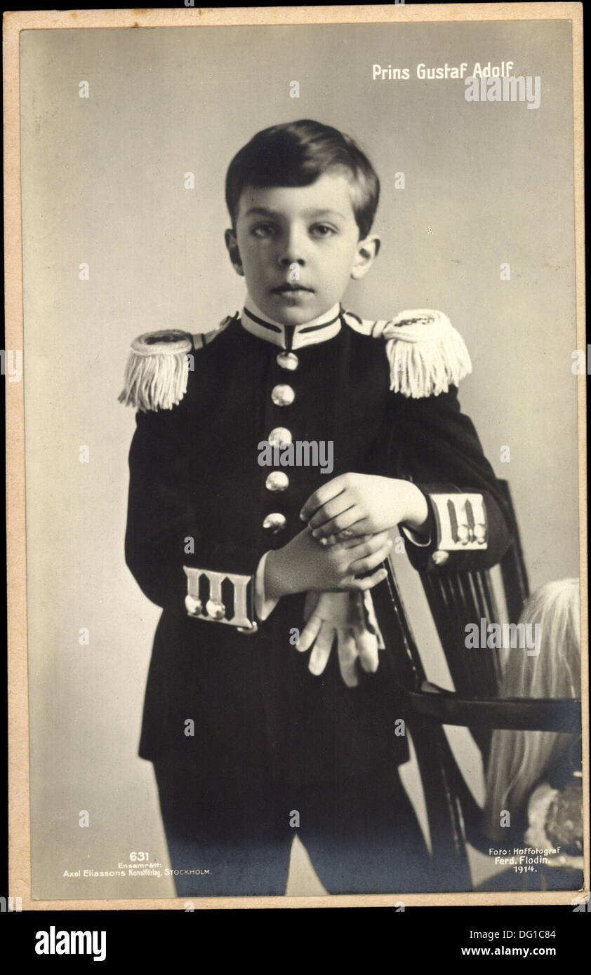 Ak Prinz von Schweden Gustaf Adolf en uniforme ; Banque D'Images