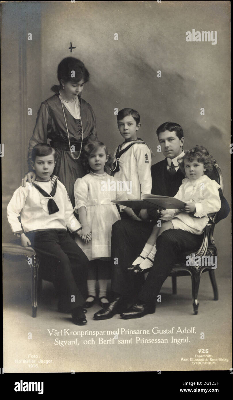 Ak Kronprinzenpaar und Gustaf Adolf Sigvard, Margaret, Prinzessin Ingrid ; Banque D'Images