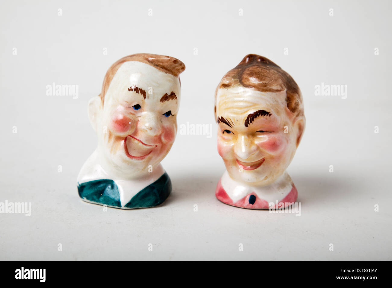 Laurel Hardy sel poivre pots pot poterie nouveauté roman drôle rire Banque D'Images