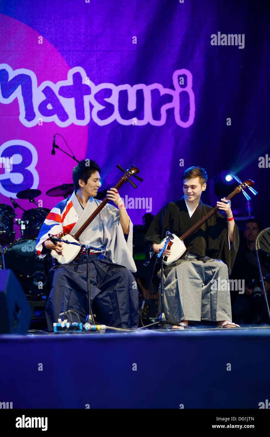 Musicien traditionnel japonais Hibiki Ichikawa jouer à Tsugaru Shamisen matsuri festival à Londres en Angleterre. Oct 5, 2013 Banque D'Images