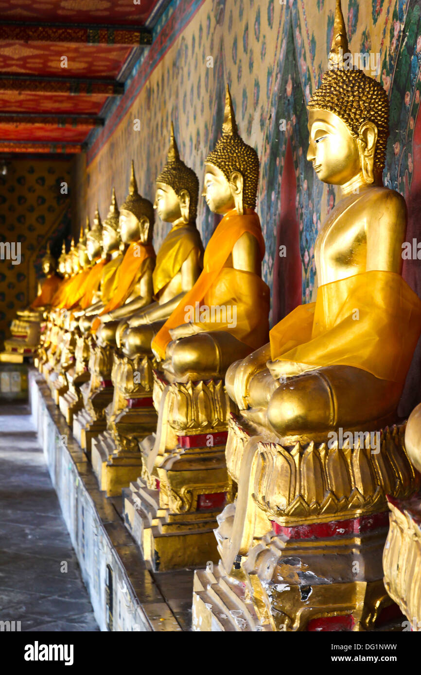 Statue de Bouddha au Wat Arun Bangkok en Thaïlande. Banque D'Images