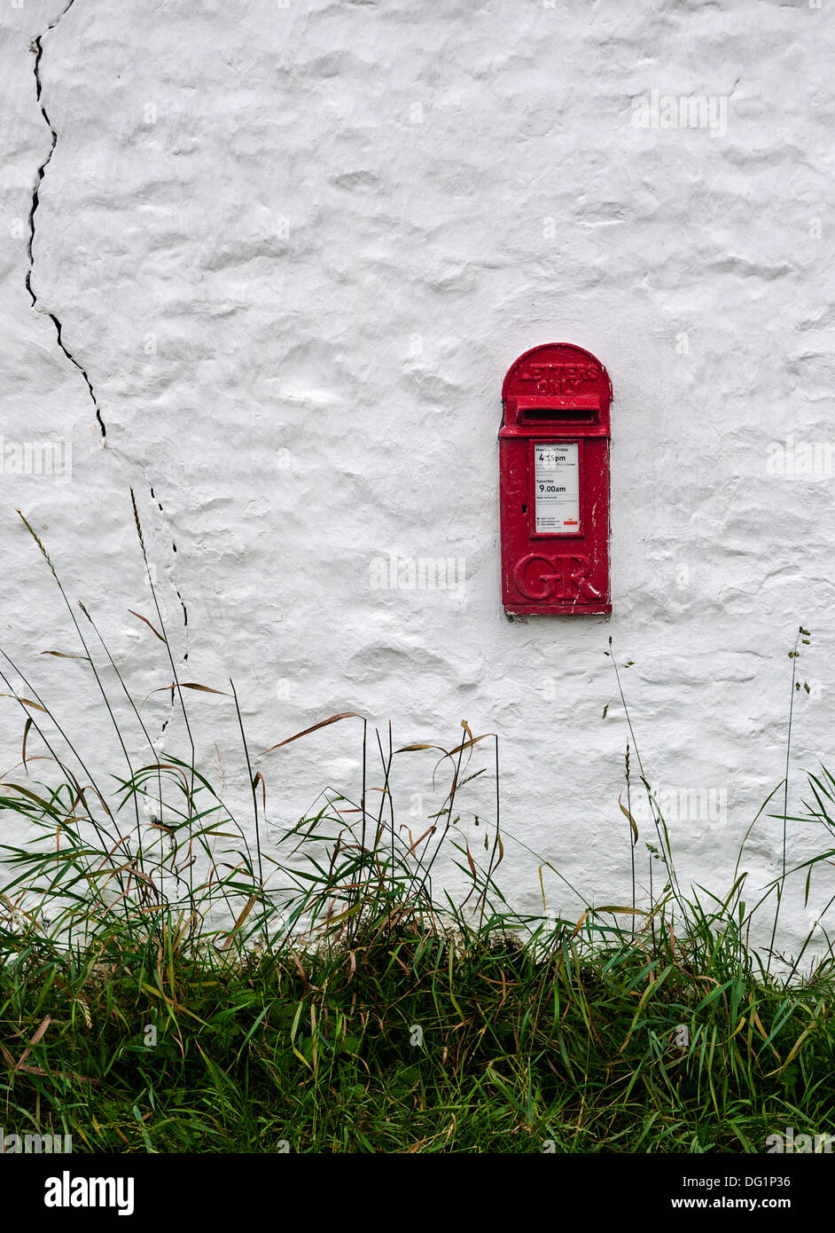 Royal Mail en letterbox mur ferme, Co Durham, Angleterre. Banque D'Images