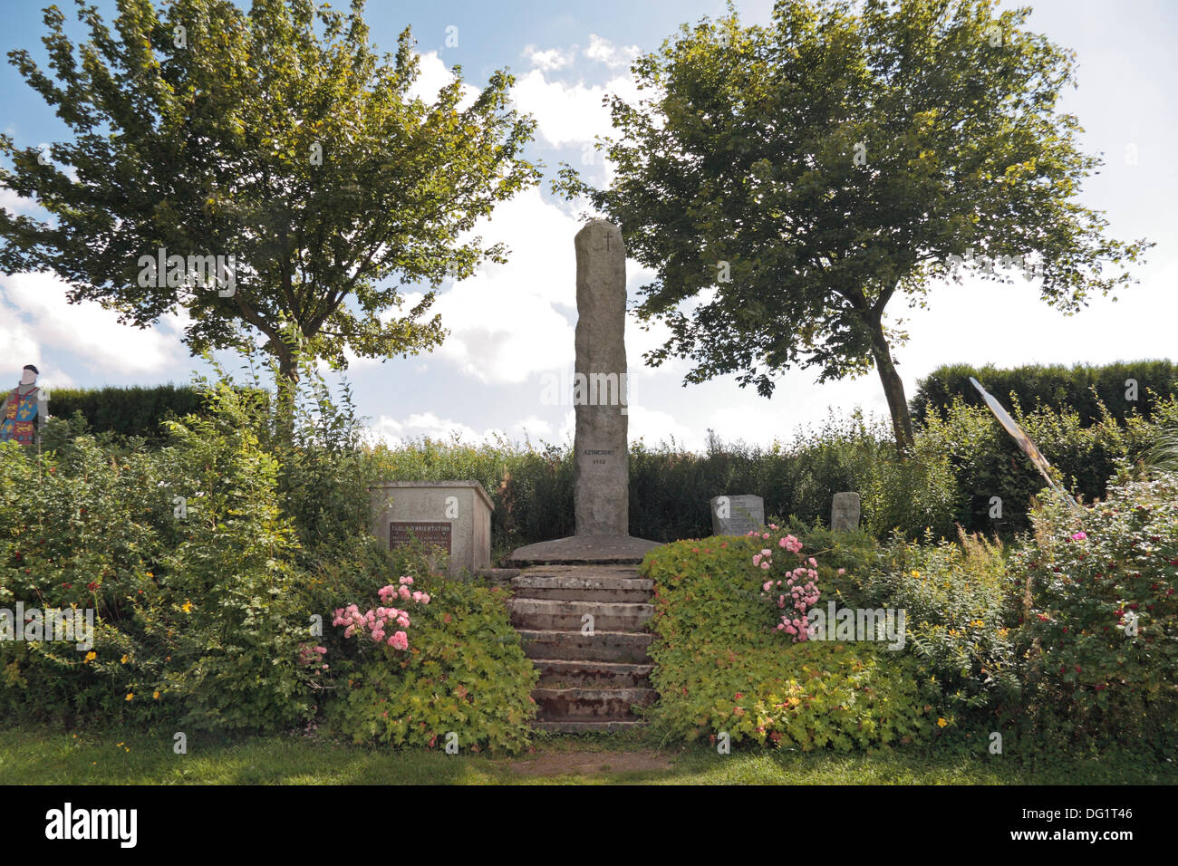 Marqueur commémoratif près de Maisoncelles, la base de l'anglais avant la bataille d'Azincourt (1415), Agincourt Nord Pas de Calais, France. Banque D'Images