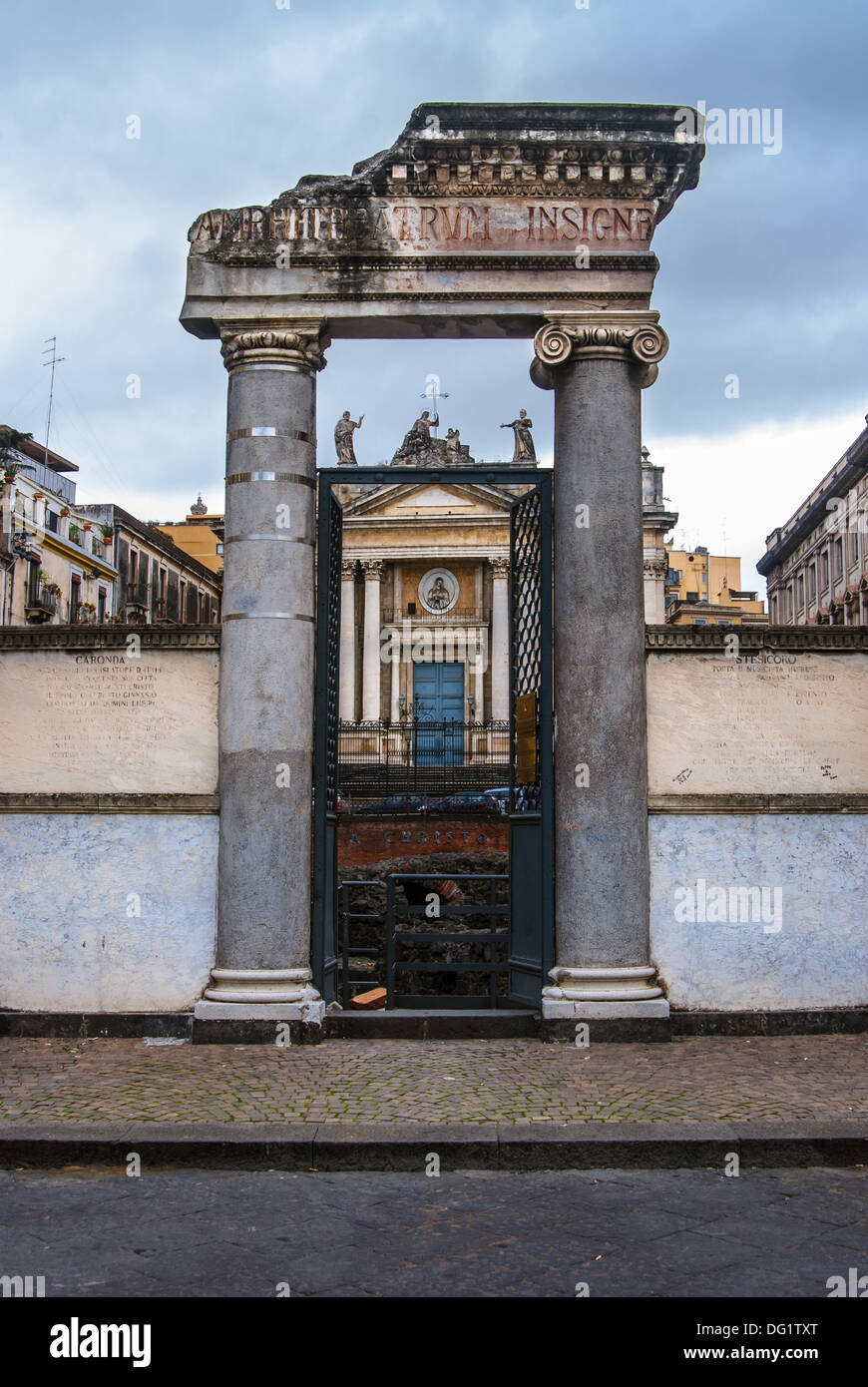 Vestiges de l'amphithéâtre romain à la Piazza Stesicoro (Stesicoro), Catania, Italie Banque D'Images