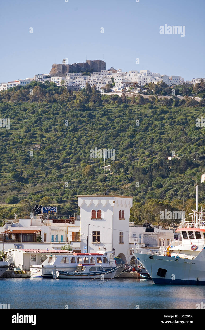 L'Europe, Grèce, îles du Dodécanèse, l'île de Patmos, panorama avec skala et chora Banque D'Images