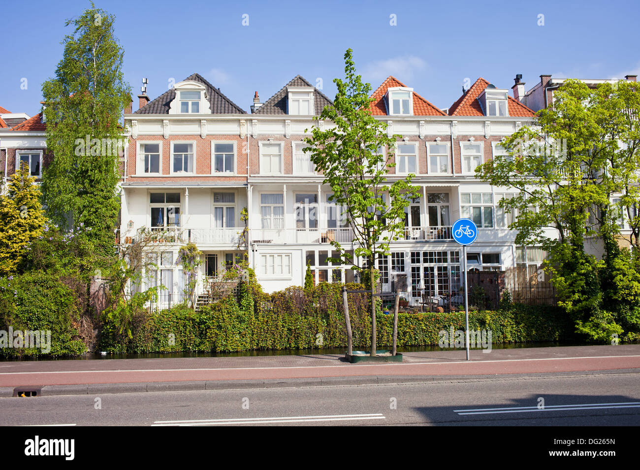 Architecture résidentielle dans la ville de La Haye (Den Haag), Terrasse  maisons le long de la rue Mauritskade en Hollande, aux Pays-Bas Photo Stock  - Alamy