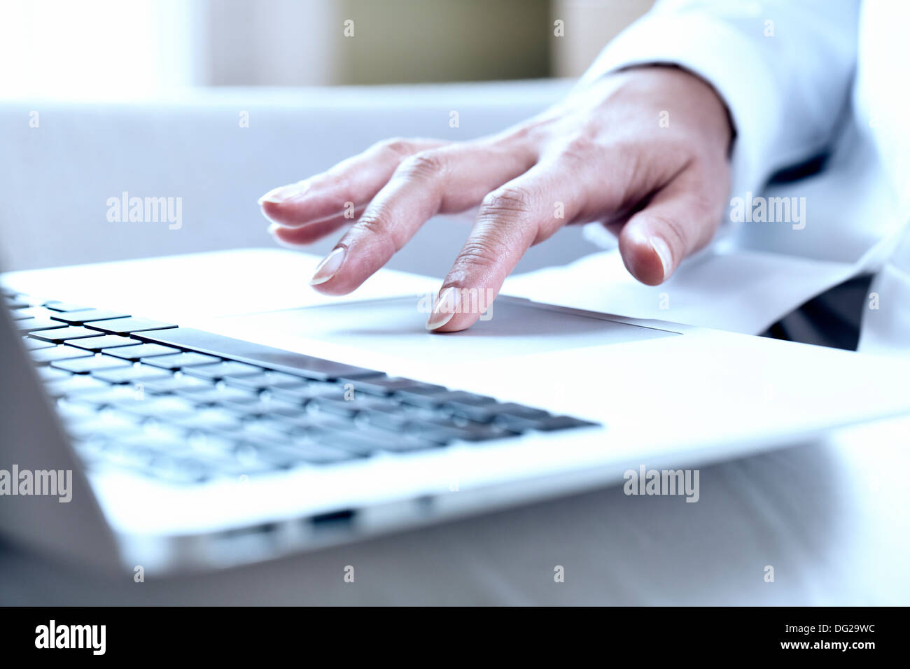 Ordinateur femme clavier digital 24 Banque D'Images