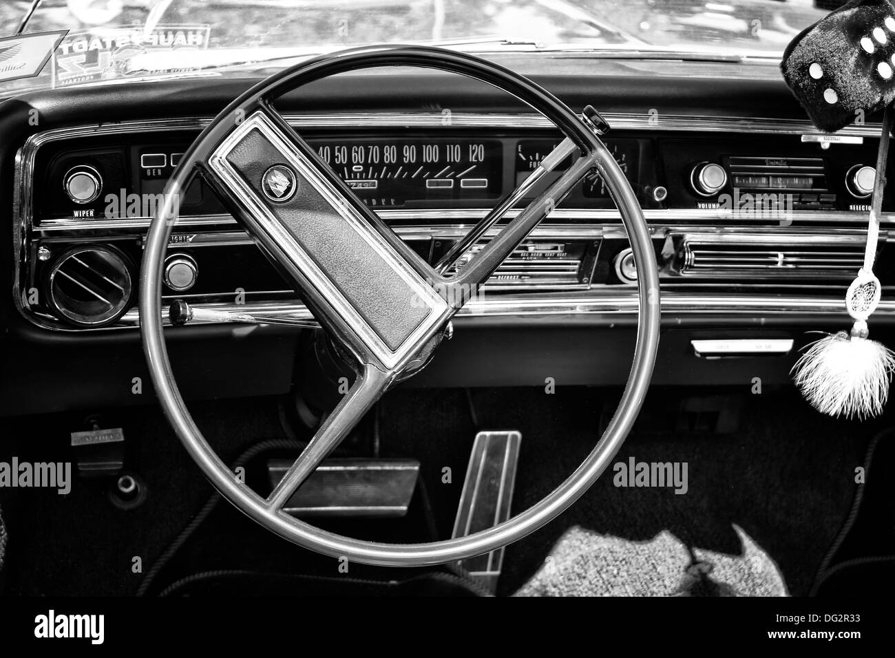 Cab berline Buick Le sabre Custom 1967, Cabrio, (noir et blanc) Banque D'Images
