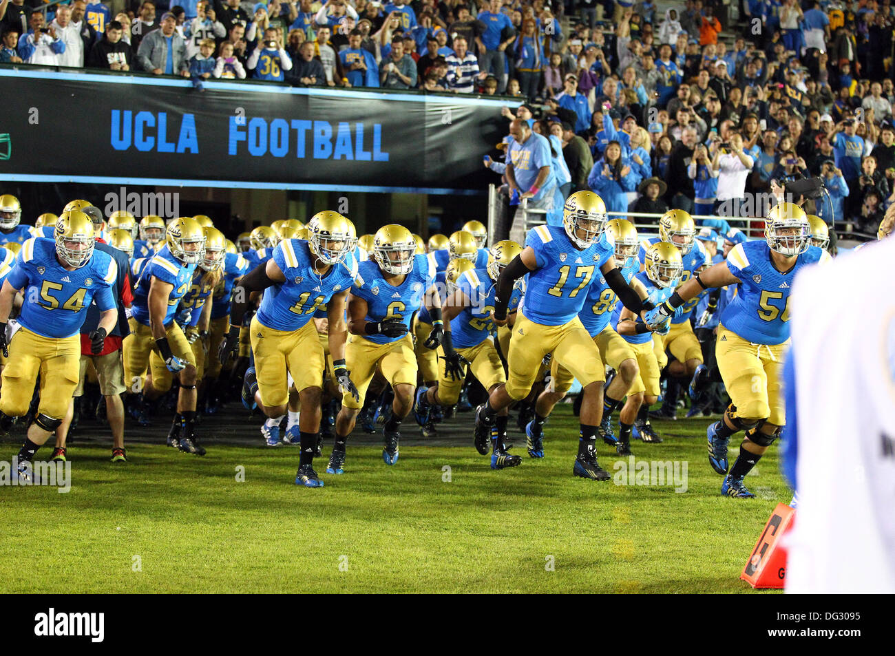Pasadena, Californie, USA. 12 octobre, 2013. 12 octobre 2013 Pasadena, Californie UCLA Bruins : entrer dans ce domaine au cours de la NCAA football match entre les Golden Bears et le Cal UCLA Bruins au Rose Bowl le 12 octobre 2013 à Pasadena, en Californie. Rob Carmell/CSM/Alamy Live News Banque D'Images