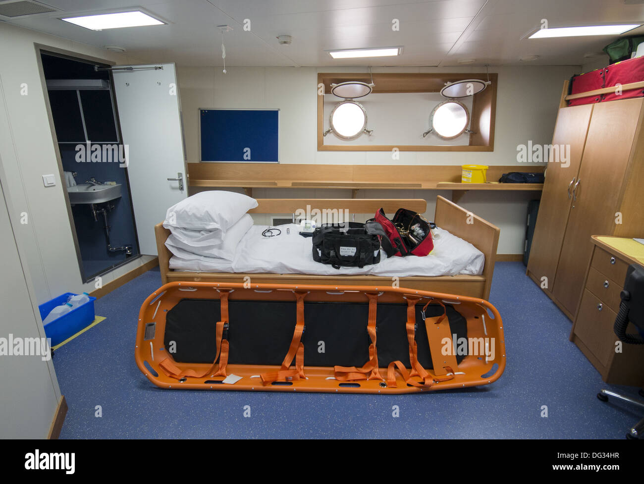 La salle de premiers soins, l'hôpital à bord du navire de recherche le navire RRS Discovery à Southampton, Hampshire, Royaume-Uni Banque D'Images