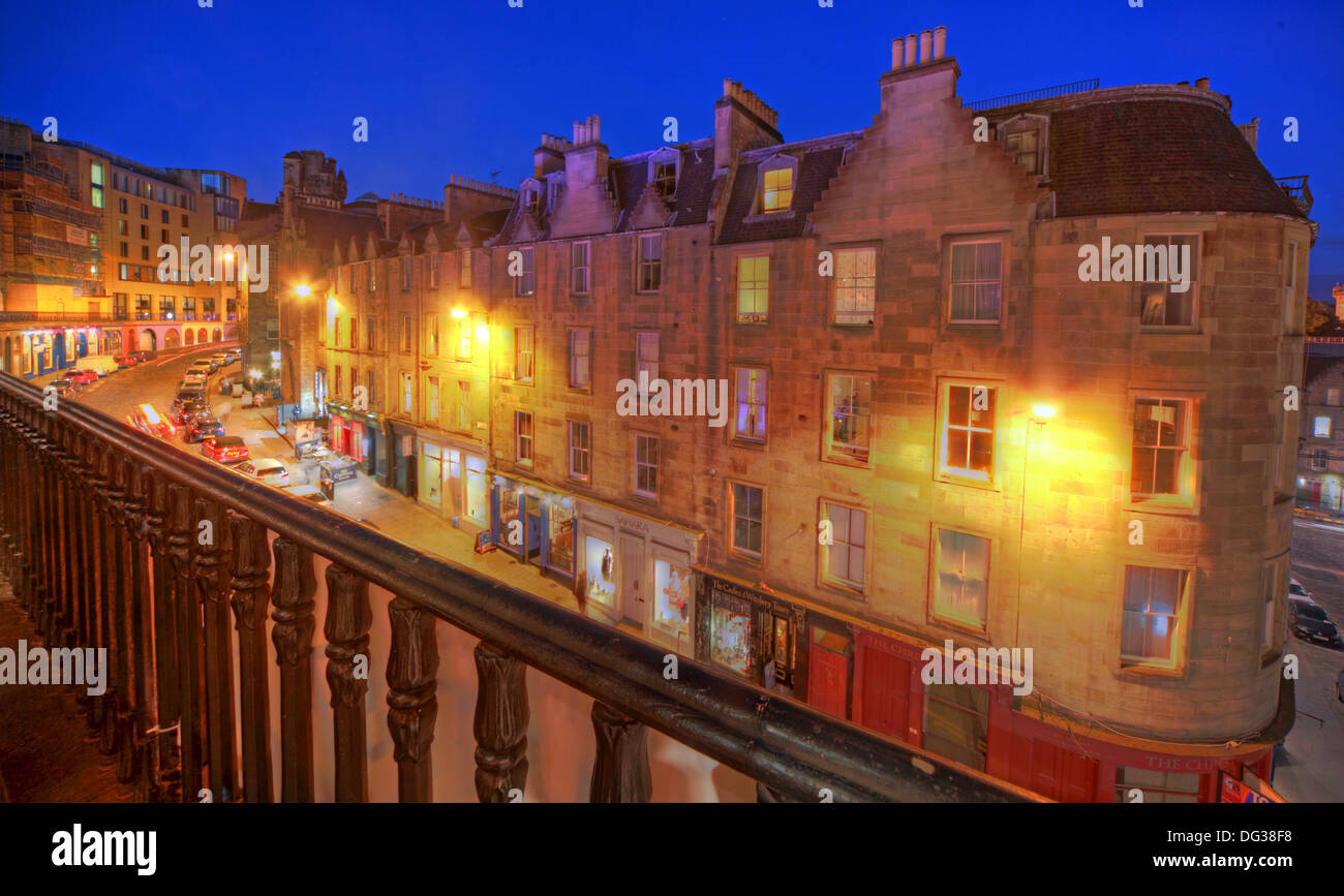 Victoria Street Edinburgh City Scotland UK au crépuscule Photo de nuit Banque D'Images