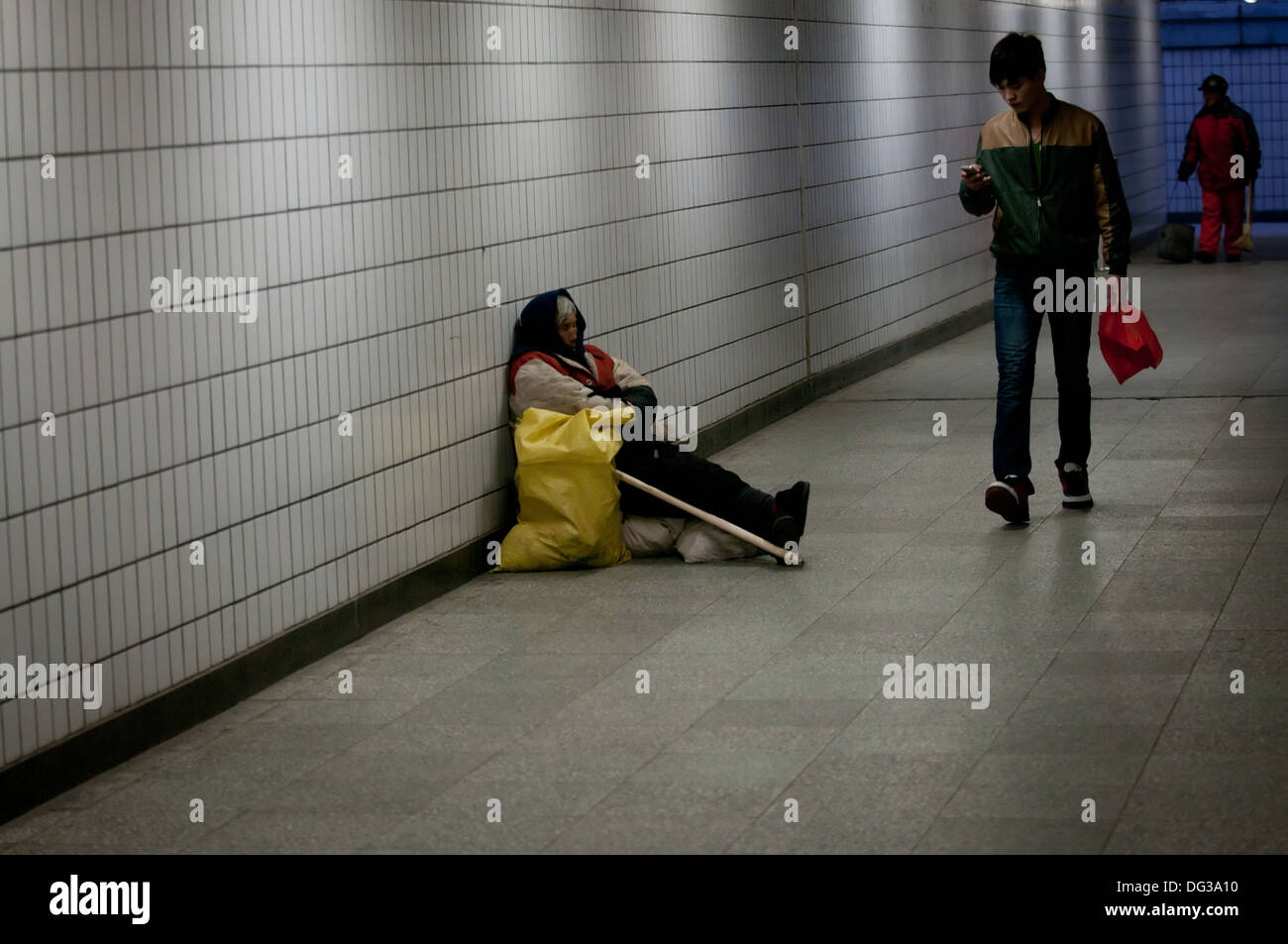 Mendiant de passage souterrain à Beijing, Chine Banque D'Images