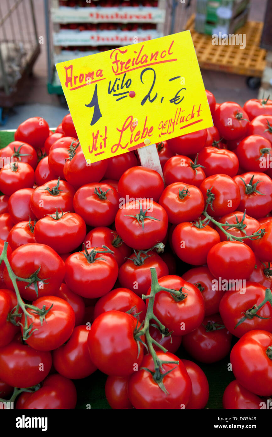 Blocage de tomates sur le marché, Hanovre, Basse-Saxe, Allemagne, Europe, Banque D'Images