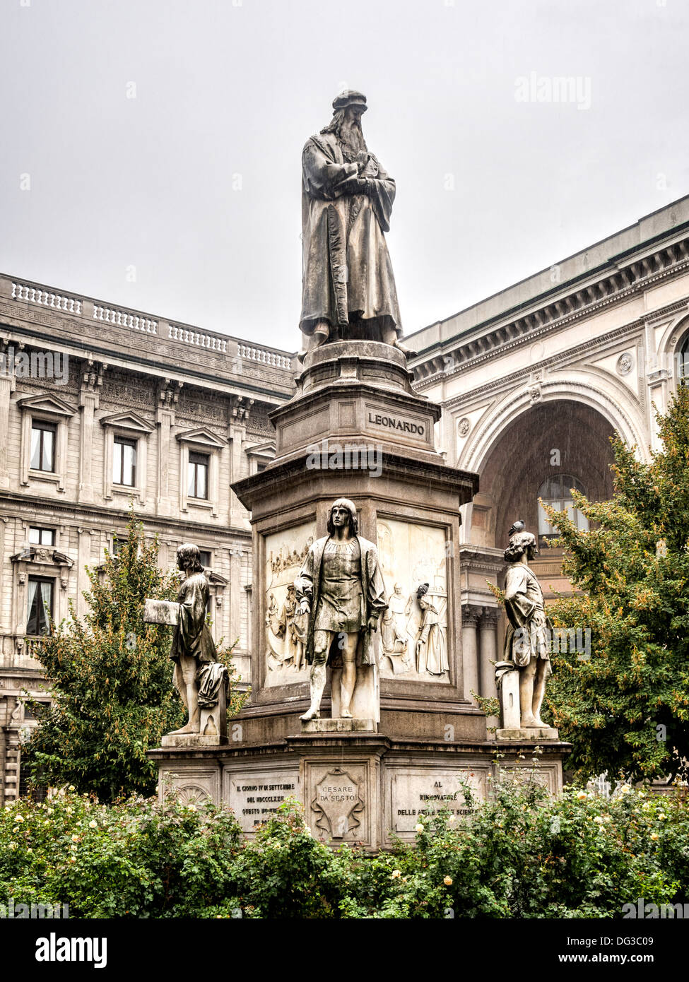 Leonardo's monument sur la Piazza della Scala, Milan, Italie Banque D'Images