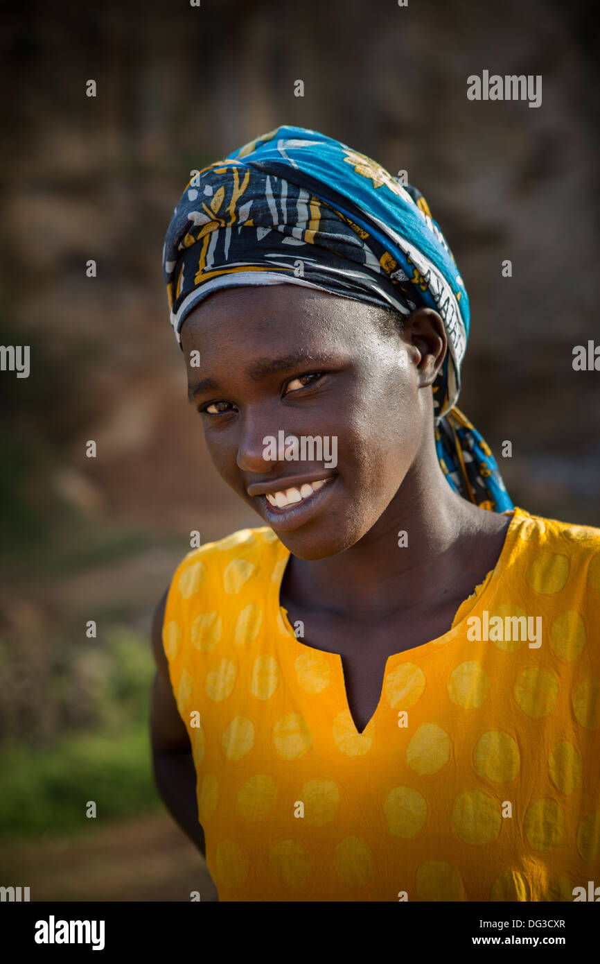 Une jeune fille africaine à Kampala, Ouganda. Banque D'Images