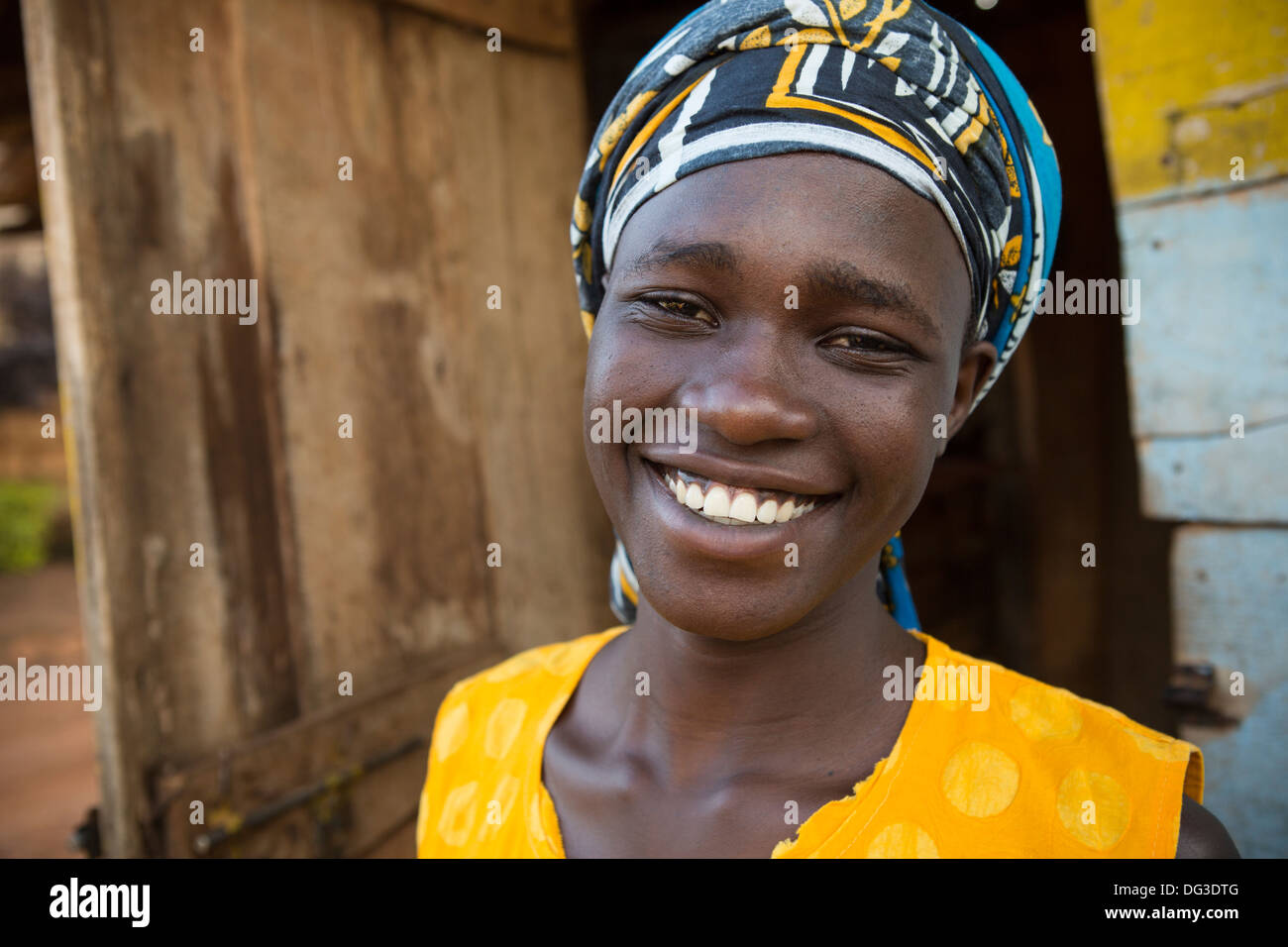 Une jeune fille africaine à Kampala, Ouganda. Banque D'Images