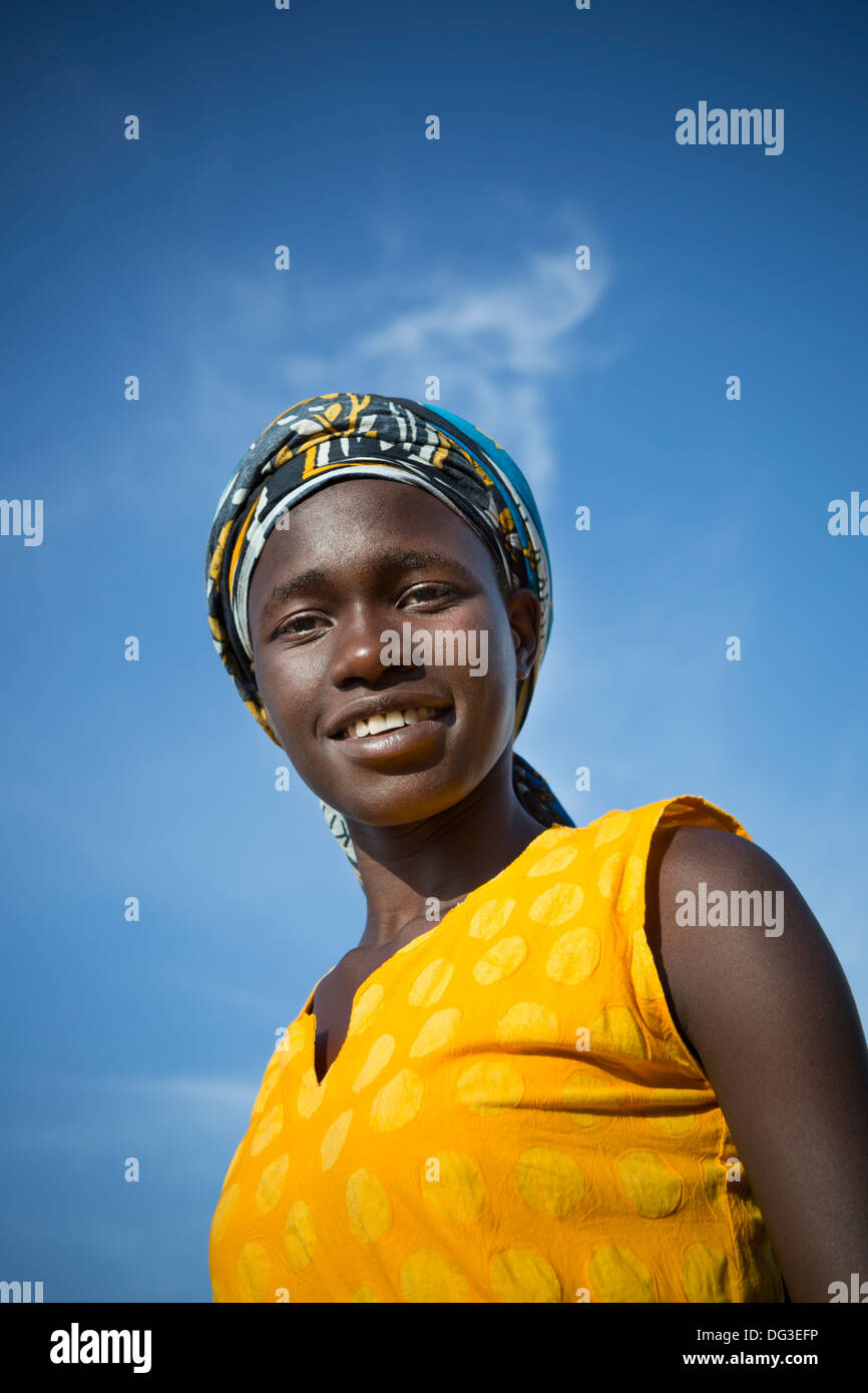 Une jeune fille africaine à Kampala, Ouganda. Banque D'Images