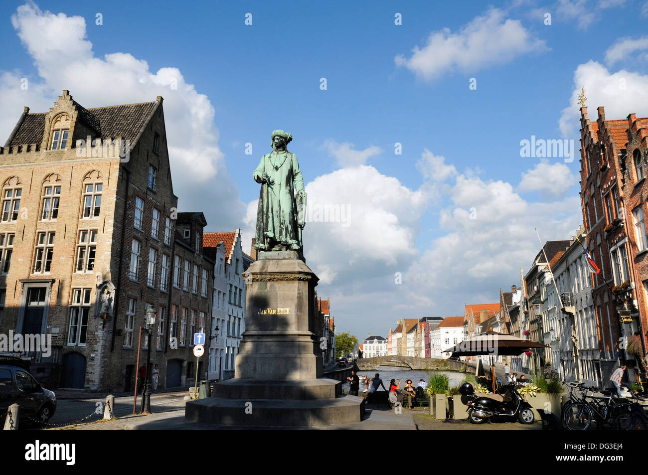 La statue de Jan van Eyck à Bruges, Belgique Banque D'Images