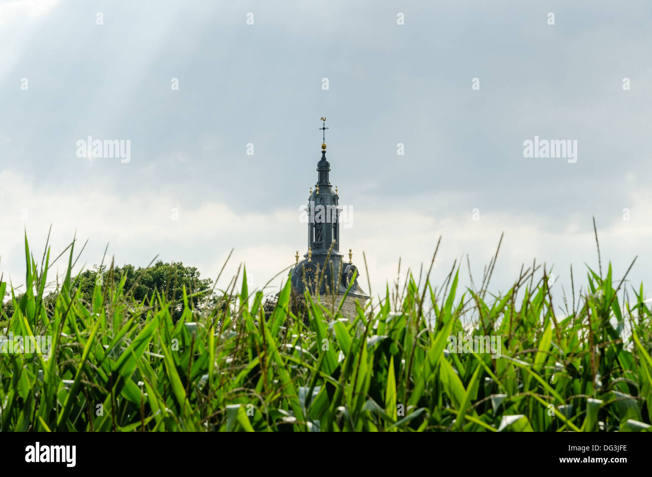 La vue sur l'église de l'abbaye de l'un champ Banque D'Images