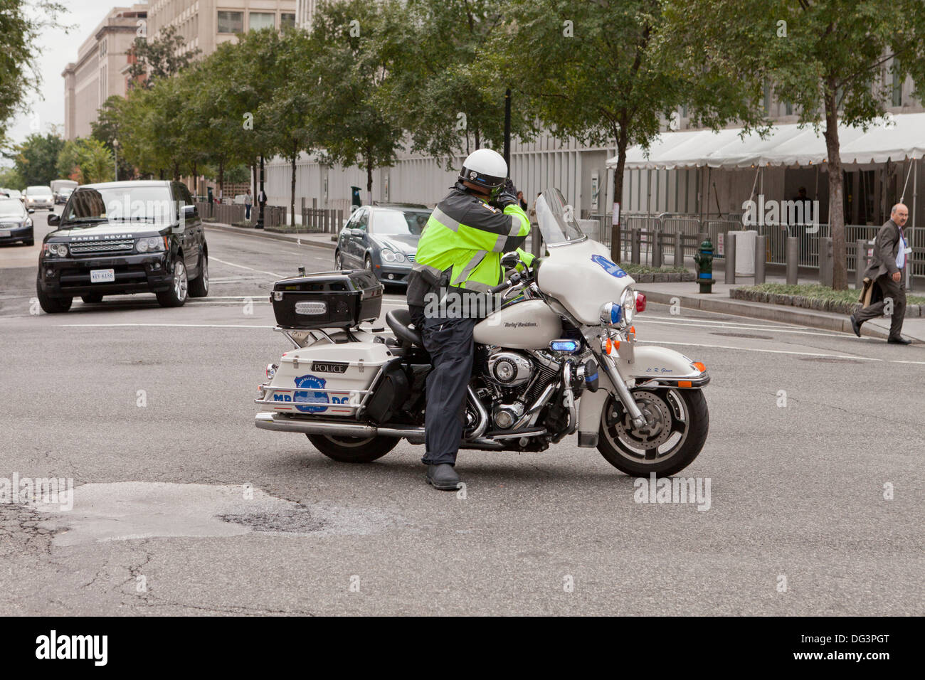 L'arrêt de la circulation - Moto de police, Washington DC USA Banque D'Images