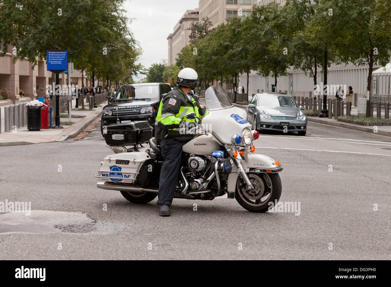 L'arrêt de la circulation - Moto de police, Washington DC USA Banque D'Images