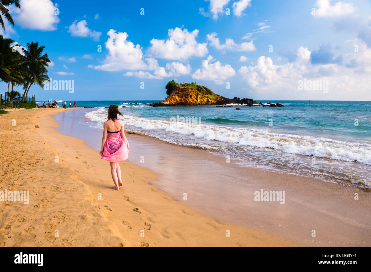 Balades touristiques le long de la plage de Mirissa, Côte Sud, Sri Lanka, Asie Banque D'Images