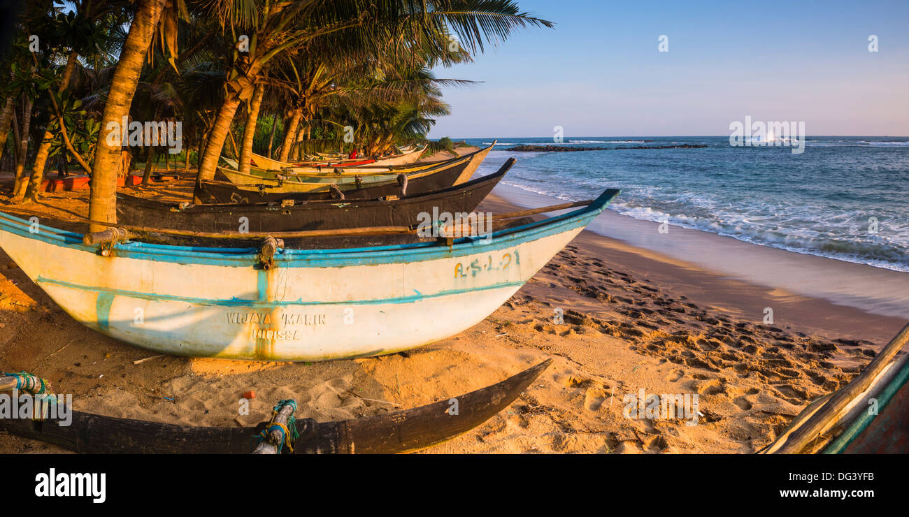 Bateau de pêche traditionnel Sri Lanka Mirissa, Plage, Côte Sud, Province du Sud, Sri Lanka, Asie Banque D'Images