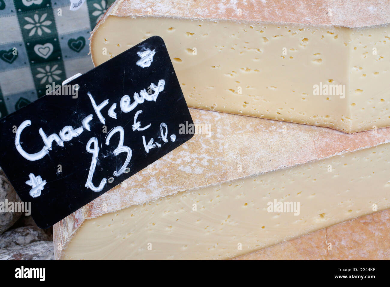 Fromage sur un étal de marché, Saint-Gervais-les-Bains, Rhône-Alpes, France, Europe Banque D'Images