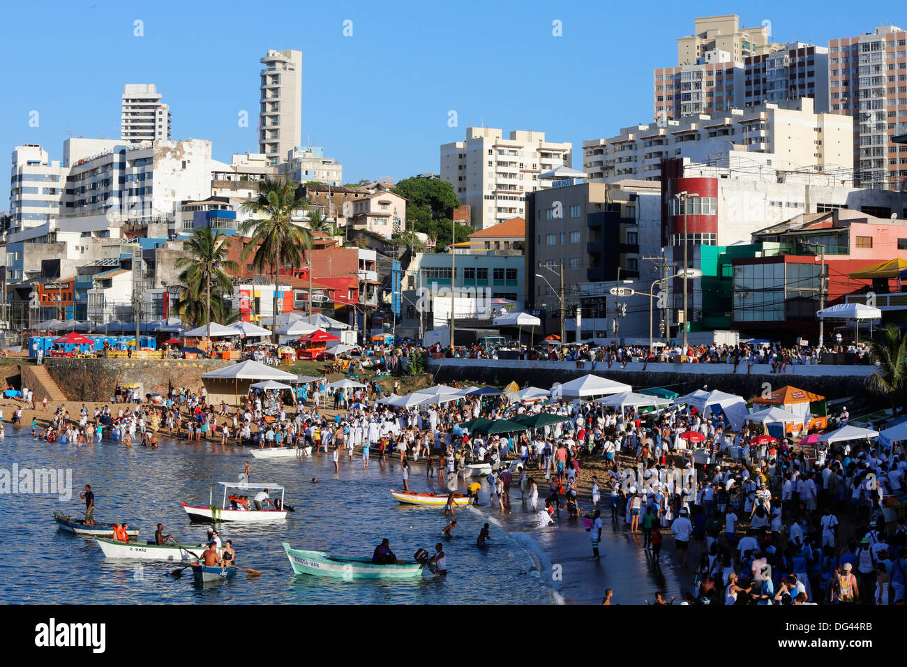 Iemanjá festival sur la plage de Rio Vermelho, Salvador, Bahia, Brésil, Amérique du Sud Banque D'Images