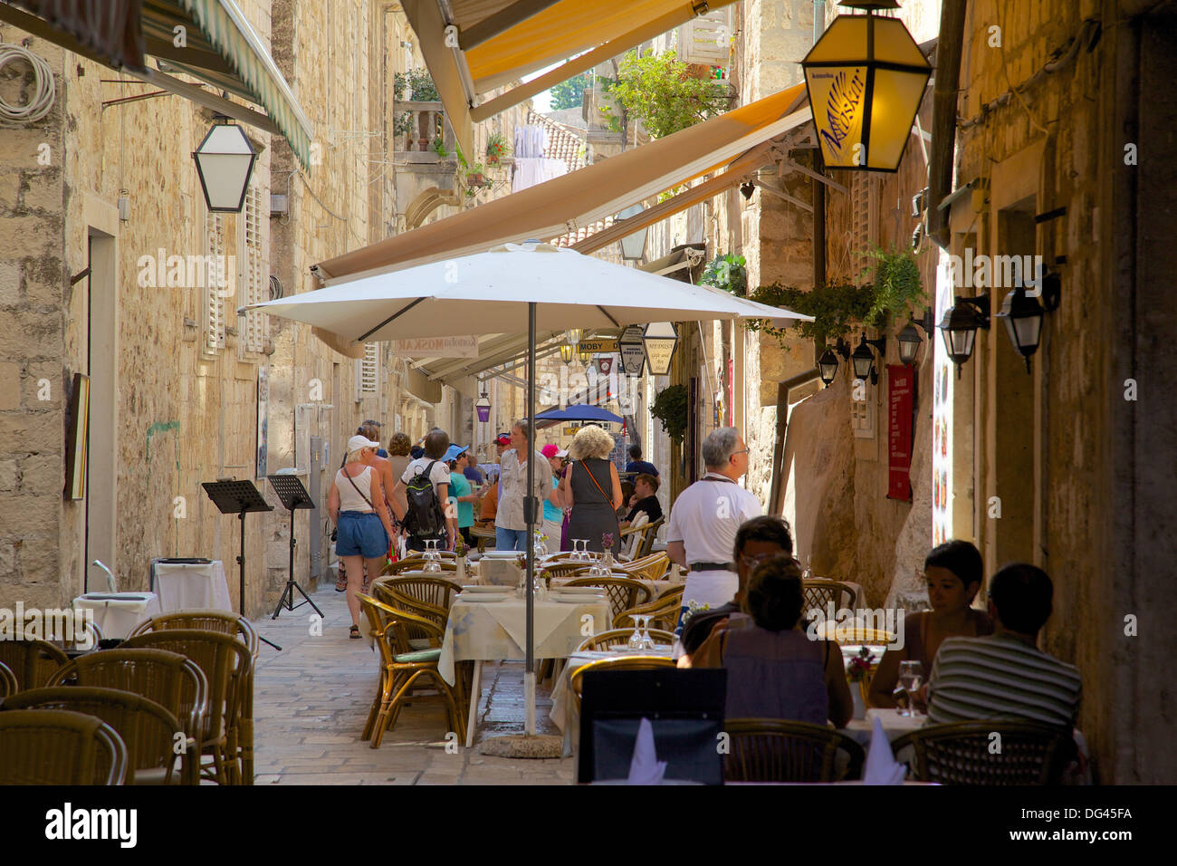 Occupé rue étroite, Dubrovnik, Dalmatie, Croatie, Europe Banque D'Images